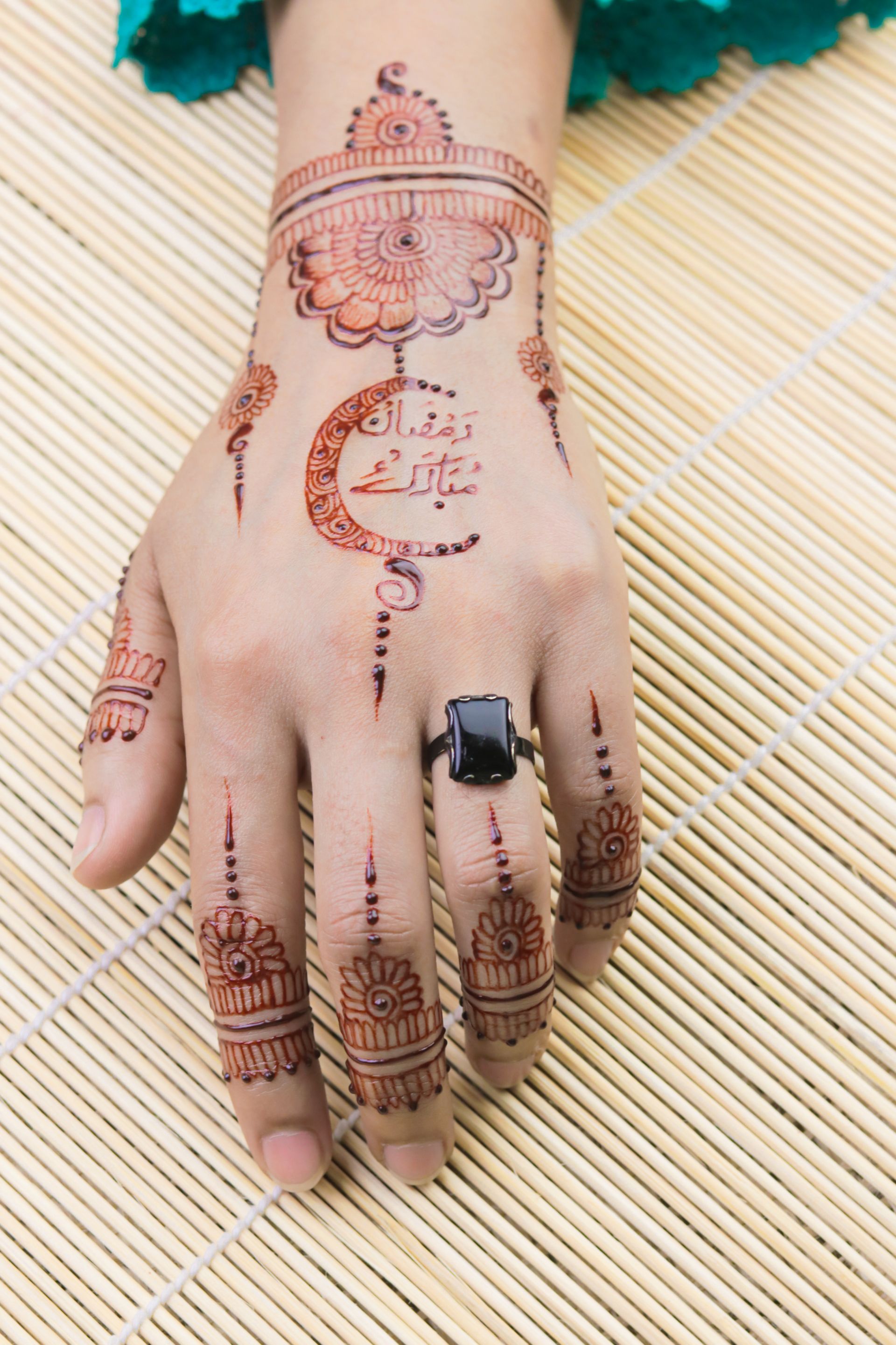 Arabic &middot; Linework