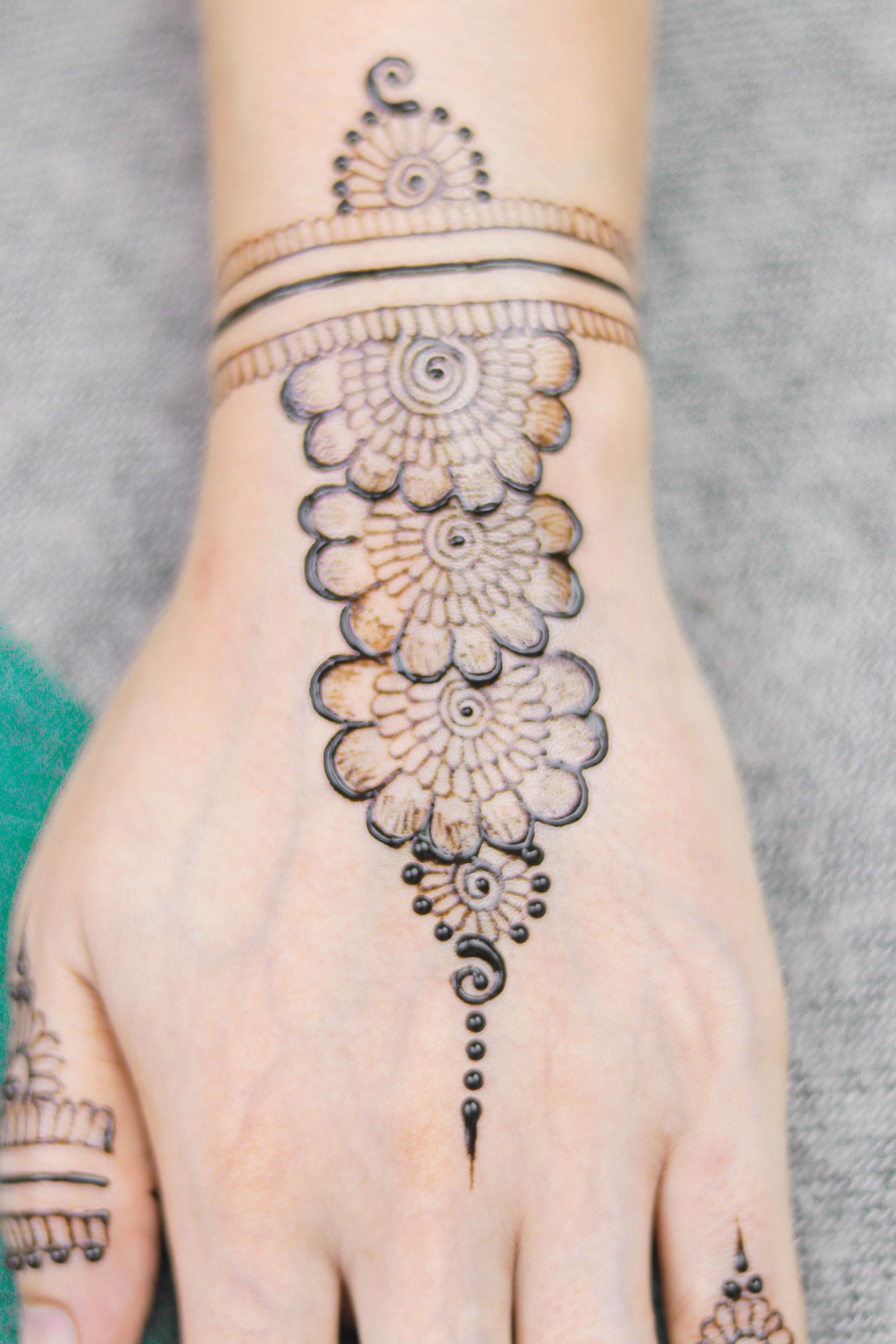 Arabic &middot; Floral